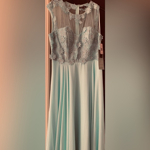 Mint Green Size 11 Lace Rhinestones Gown Mesh - Picture 1 of 2